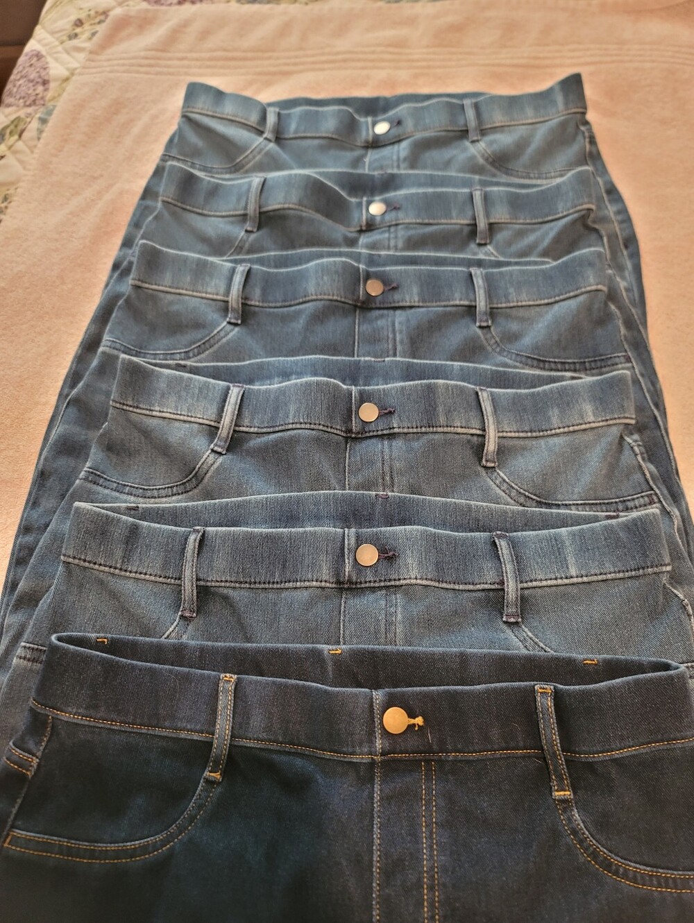 Time and Tru Womens Dark To light Wash Blue JEGGINGS- Set of 6 Denim, Large.